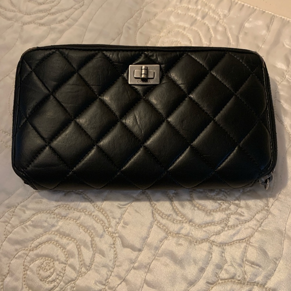 CHANEL Black Quilted Women's Wallet